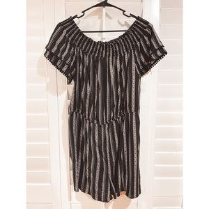 XHILIRATION OFF-THE-SHOULDER ROMPER